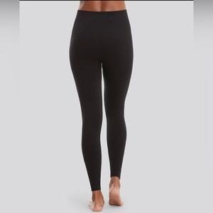 ASSETS BY SPANX LEGGINGS size M excellent condition